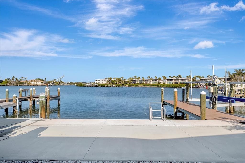 15 SEASIDE COURT HOLMES BEACH, FL 34217
