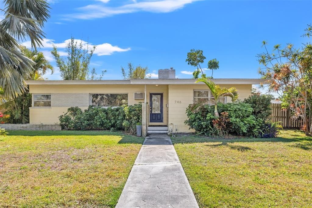746 30TH AVENUE N ST PETERSBURG, FL 33704
