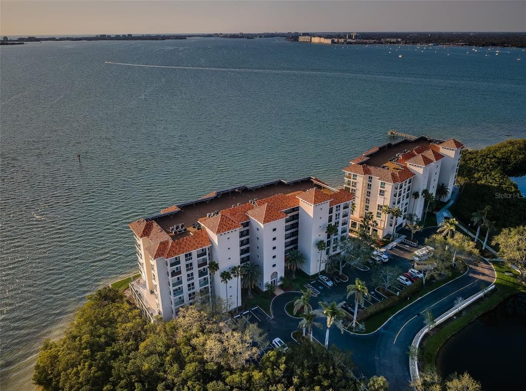4830 OSPREY DRIVE S UNIT 305 ST PETERSBURG, FL 33711