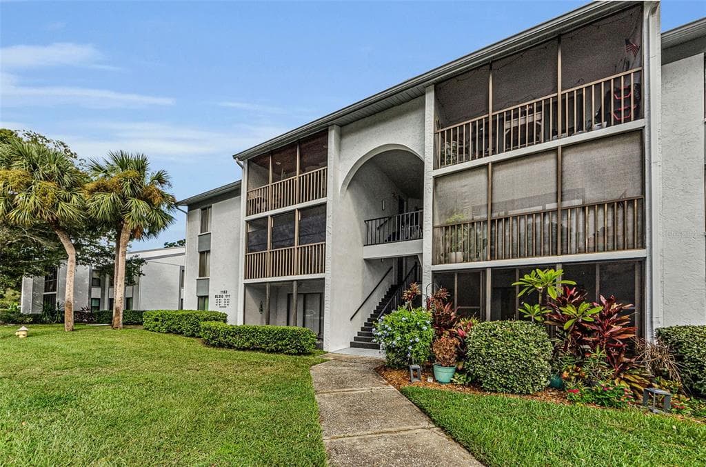 1182 PINE RIDGE CIRCLE W UNIT B1 TARPON SPRINGS, FL 34688