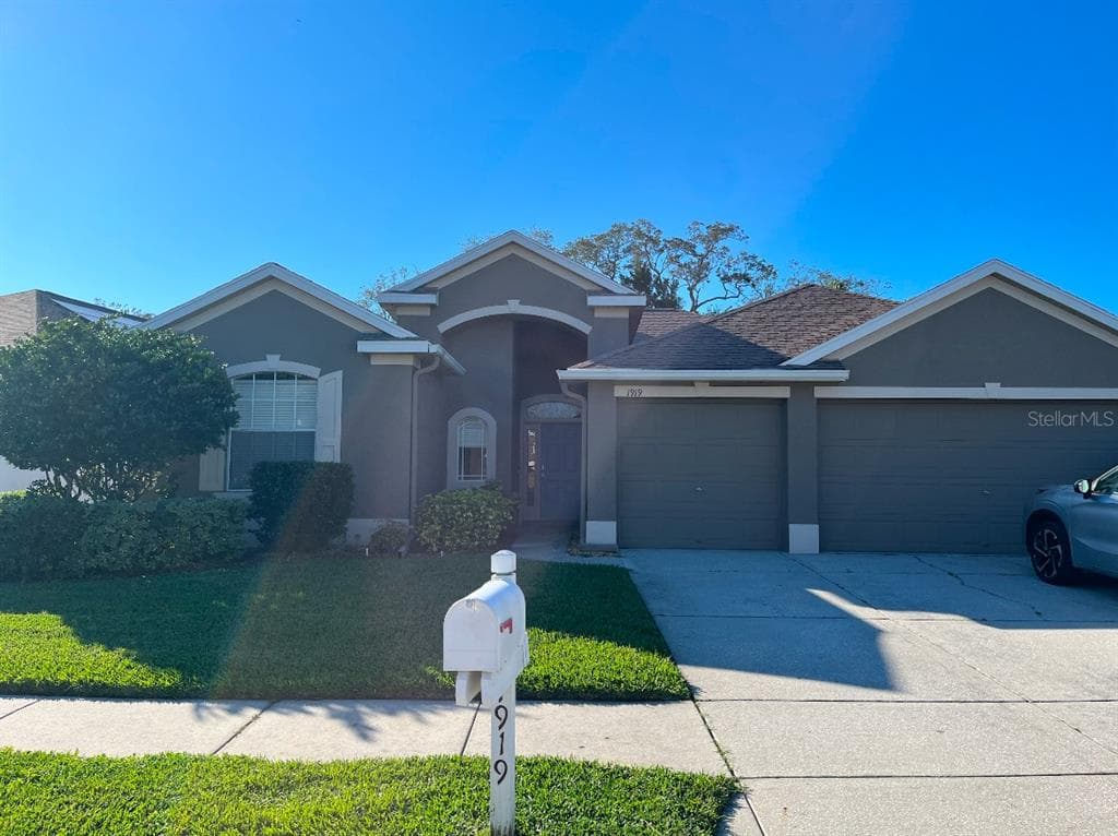 1919 OSWEGO DRIVE HOLIDAY, FL 34691