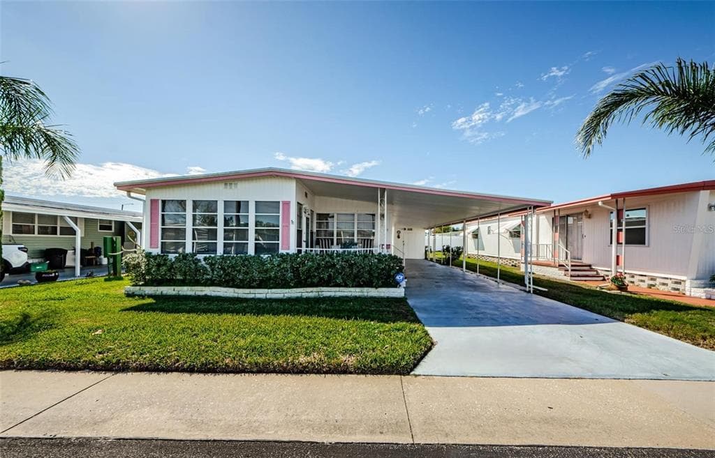 19 DRURY LANE TARPON SPRINGS, FL 34689