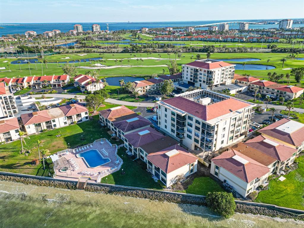 6177 SUN BOULEVARD UNIT 302 ST PETERSBURG, FL 33715