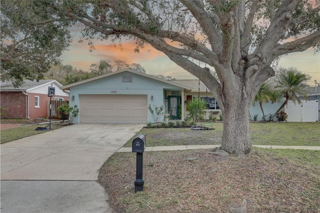 8995 BRIARWOOD DRIVE SEMINOLE, FL 33772