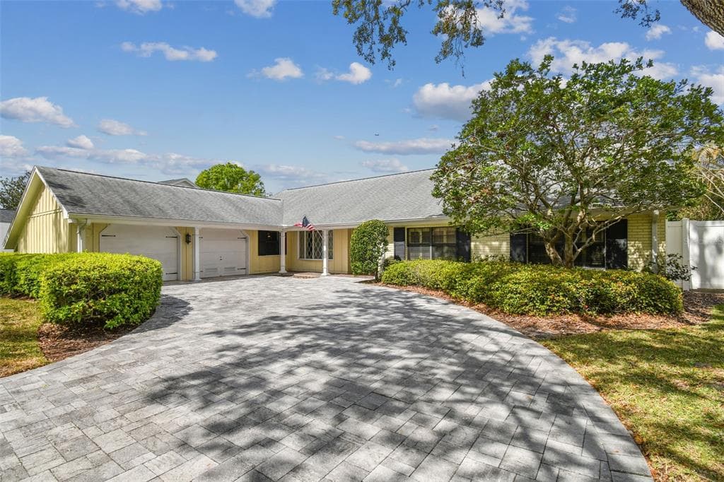 4044 PRIORY CIRCLE TAMPA, FL 33618