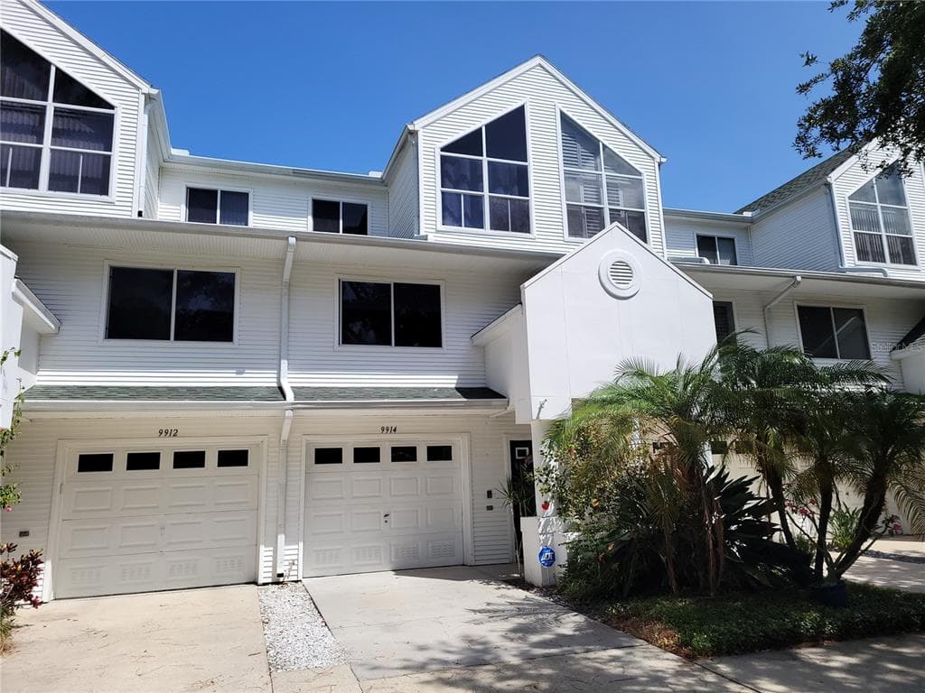 9914 INDIAN KEY TRAIL UNIT 32 SEMINOLE, FL 33776