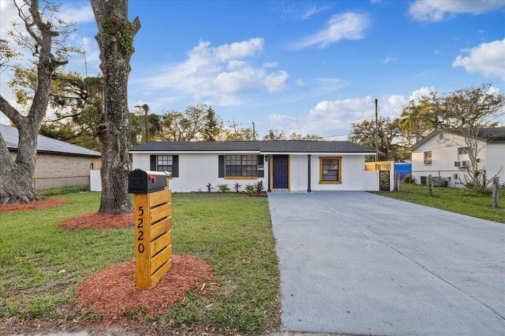 5220 PINE STREET SEFFNER, FL 33584