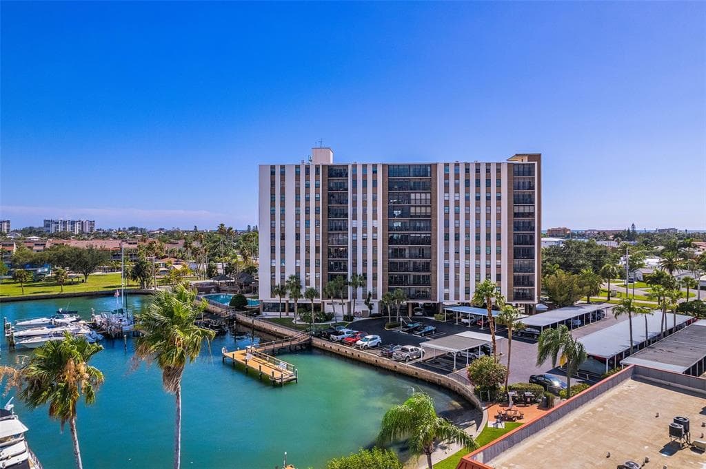 10355 PARADISE BOULEVARD UNIT 812 TREASURE ISLAND, FL 33706