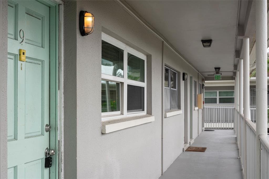 5912 5TH AVENUE N UNIT E9 ST PETERSBURG, FL 33710