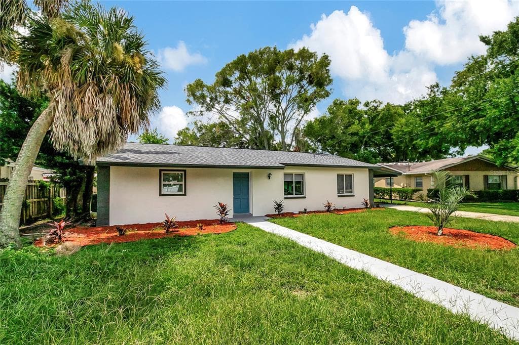 5604 CRESTHILL DRIVE TAMPA, FL 33615