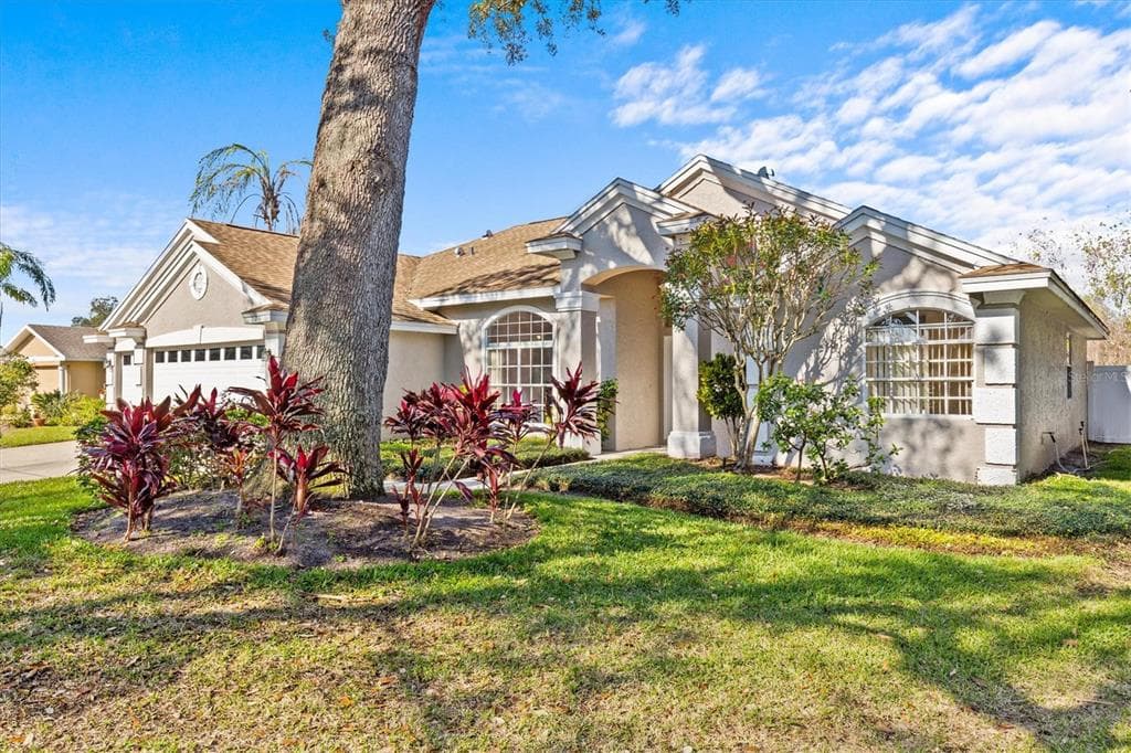 726 HIDDEN LAKE DRIVE TARPON SPRINGS, FL 34689