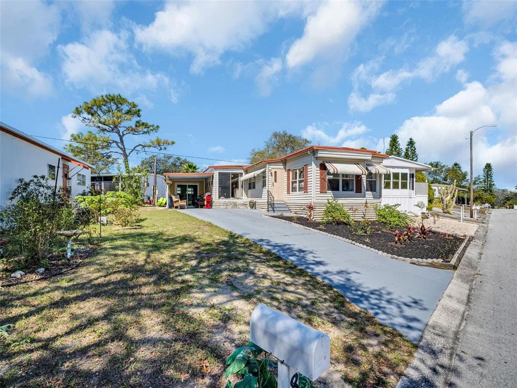 807 SAINT CHARLES DRIVE TARPON SPRINGS, FL 34689