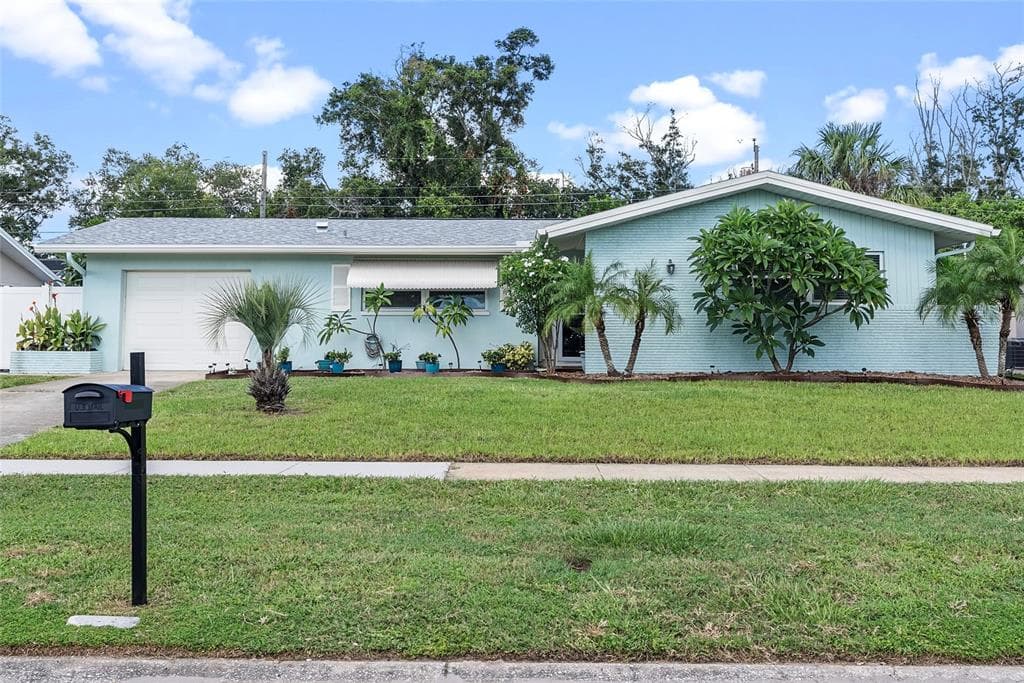 1612 SUFFOLK DRIVE