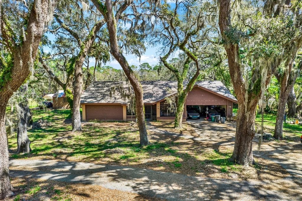 2690 E LAKE TRAIL