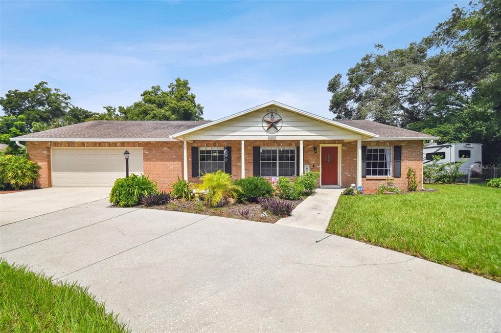 1805 PARKWOOD DRIVE VALRICO, FL 33594