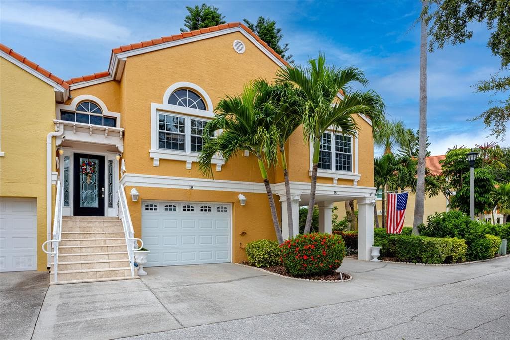 18 CRESCENT PLACE S ST PETERSBURG, FL 33711