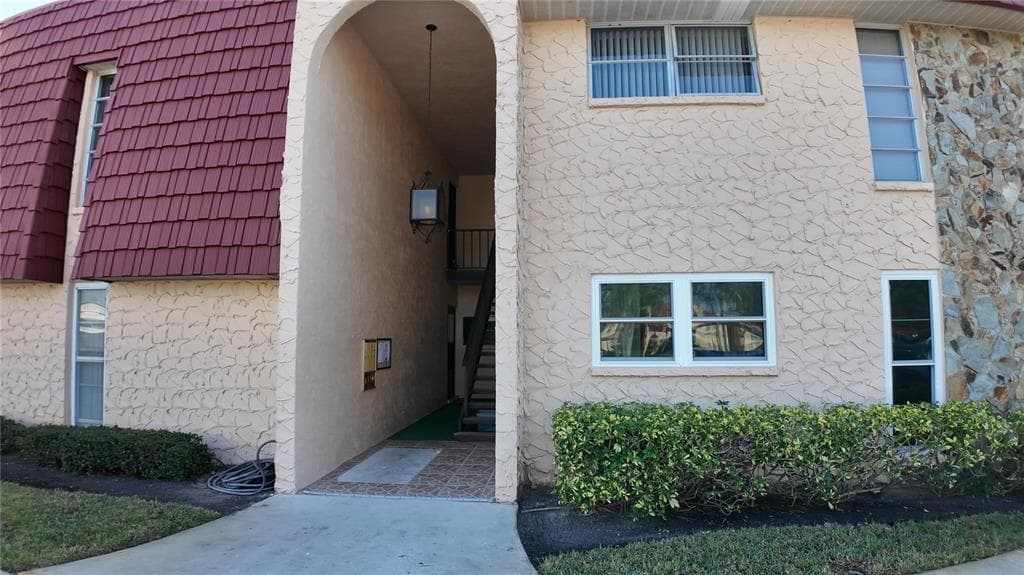 124 BUTTONWOOD CIRCLE UNIT 124 SEMINOLE, FL 33777