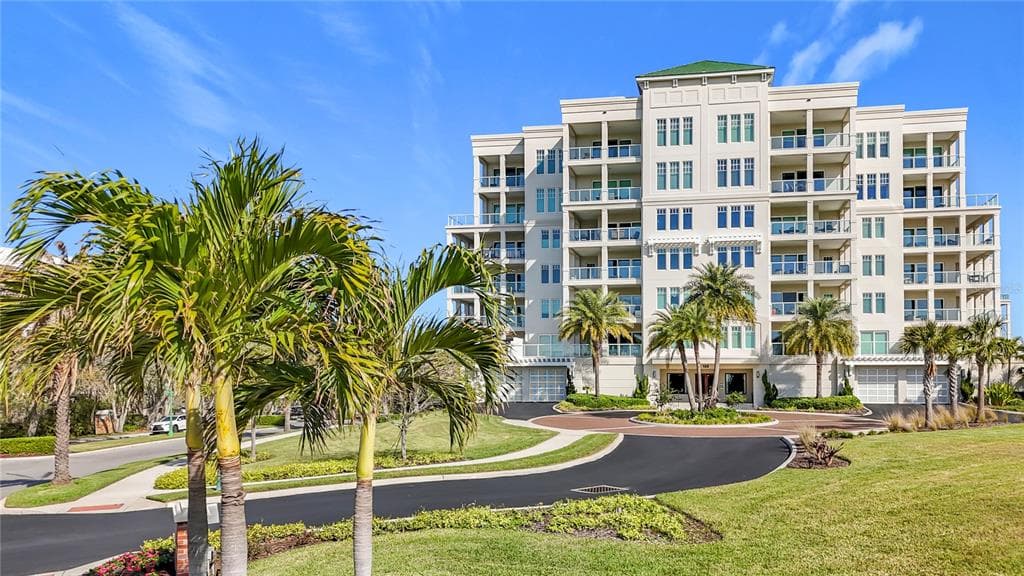 125 BELLEVIEW BOULEVARD UNIT 303 BELLEAIR, FL 33756