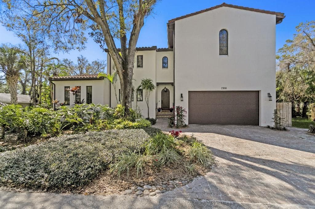 2810 W WYOMING AVENUE TAMPA, FL 33611