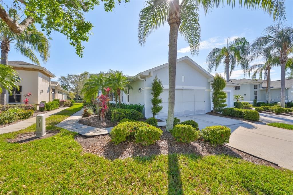 1211 LYNDHURST GREENS DRIVE SUN CITY CENTER, FL 33573