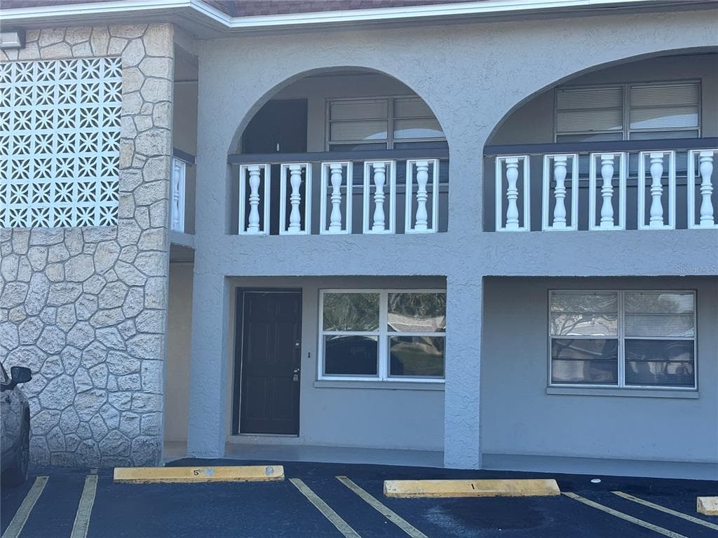 6080 22ND AVENUE N UNIT 5 ST PETERSBURG, FL 33710
