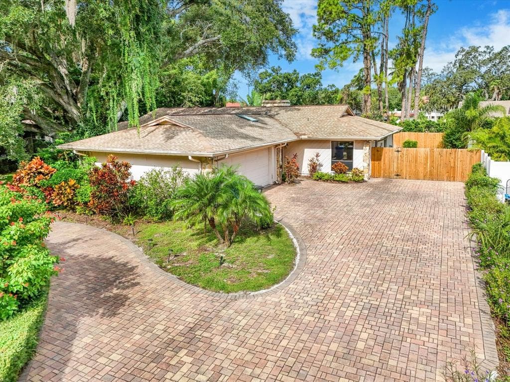 13304 MEADOWWOOD COURT