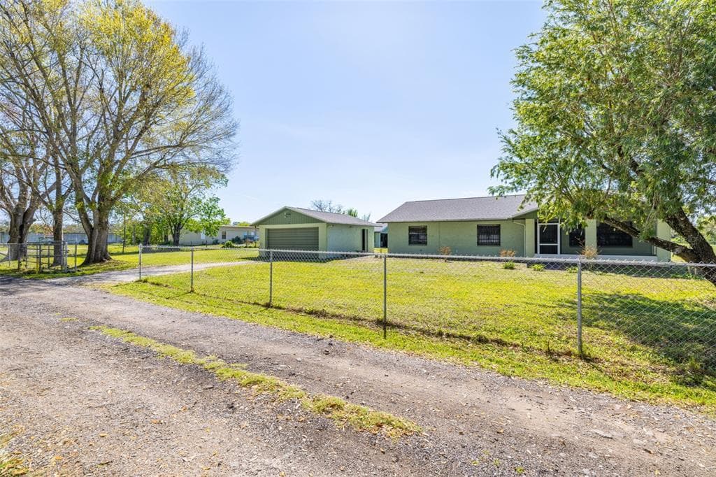 11845 MEADOWDALE DR TAMPA, FL 33625