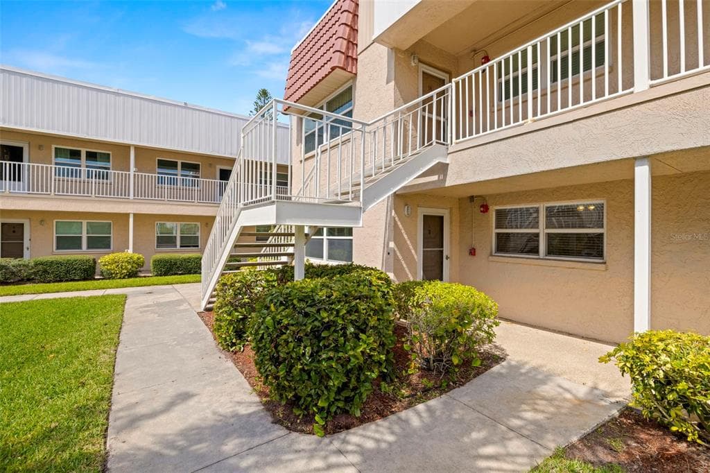 10038 62ND TERRACE N UNIT 1 ST PETERSBURG, FL 33708