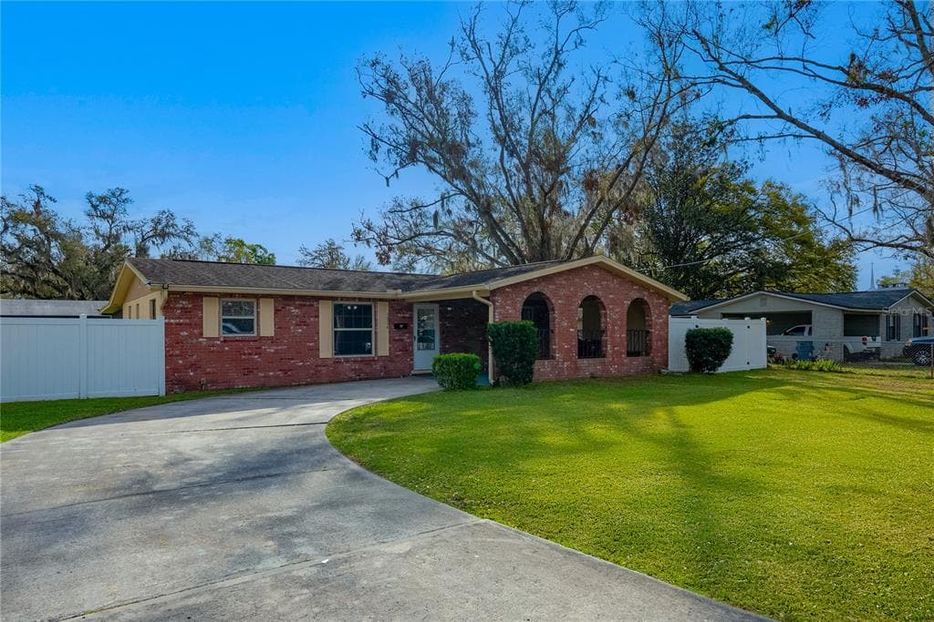 1206 N BRACEWELL DRIVE