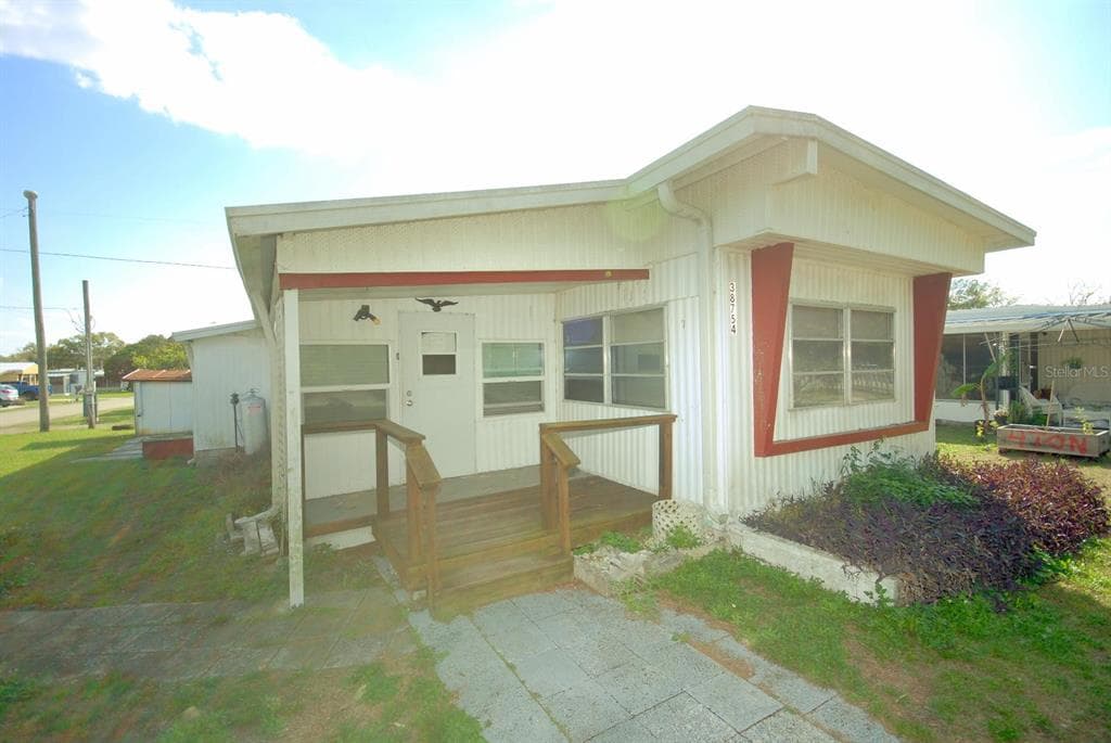 38754 CALUMET AVENUE ZEPHYRHILLS, FL 33542