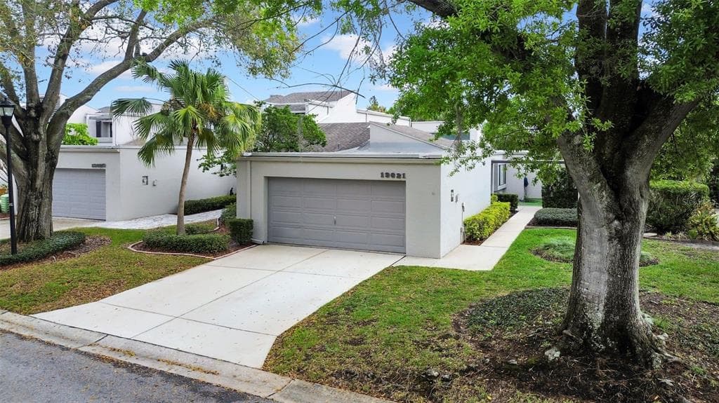 13621 TWIN LAKES LANE TAMPA, FL 33618