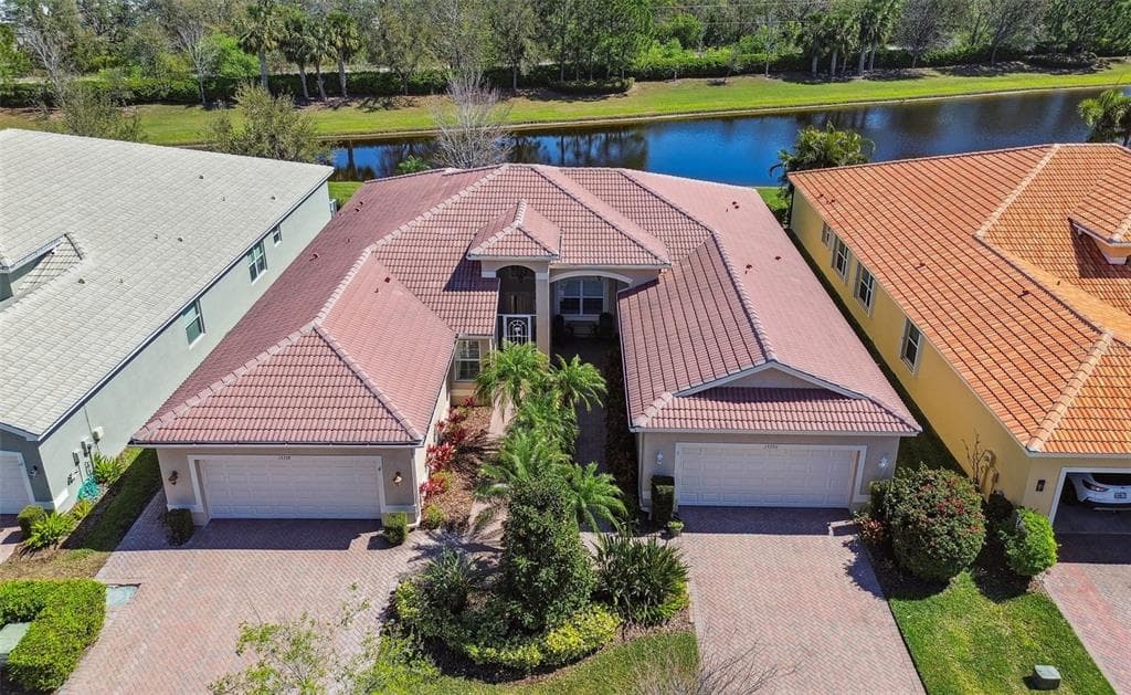 15728 AURORA LAKE CIRCLE WIMAUMA, FL 33598
