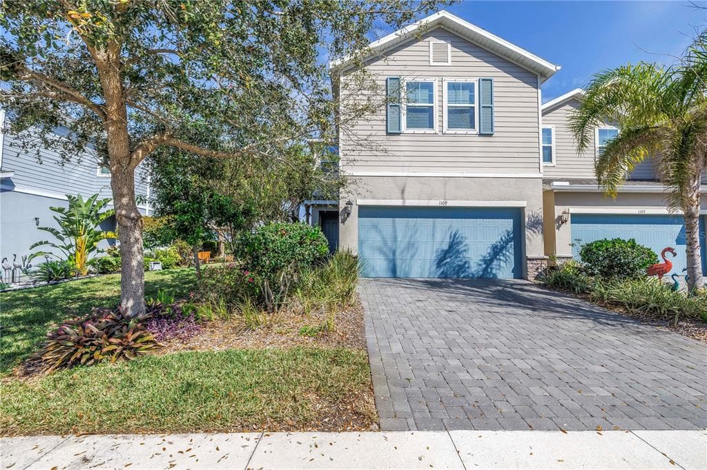 1109 LADY GOULDIAN COURT