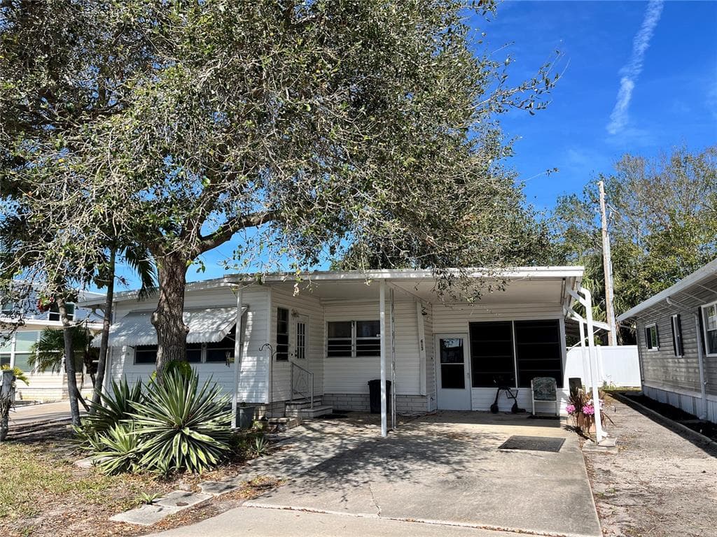613 MOUNT PINEY AVENUE NE UNIT 693 ST PETERSBURG, FL 33702