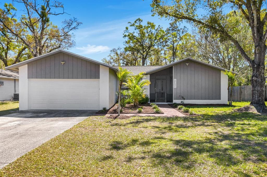 2425 BLIND POND AVENUE LUTZ, FL 33549