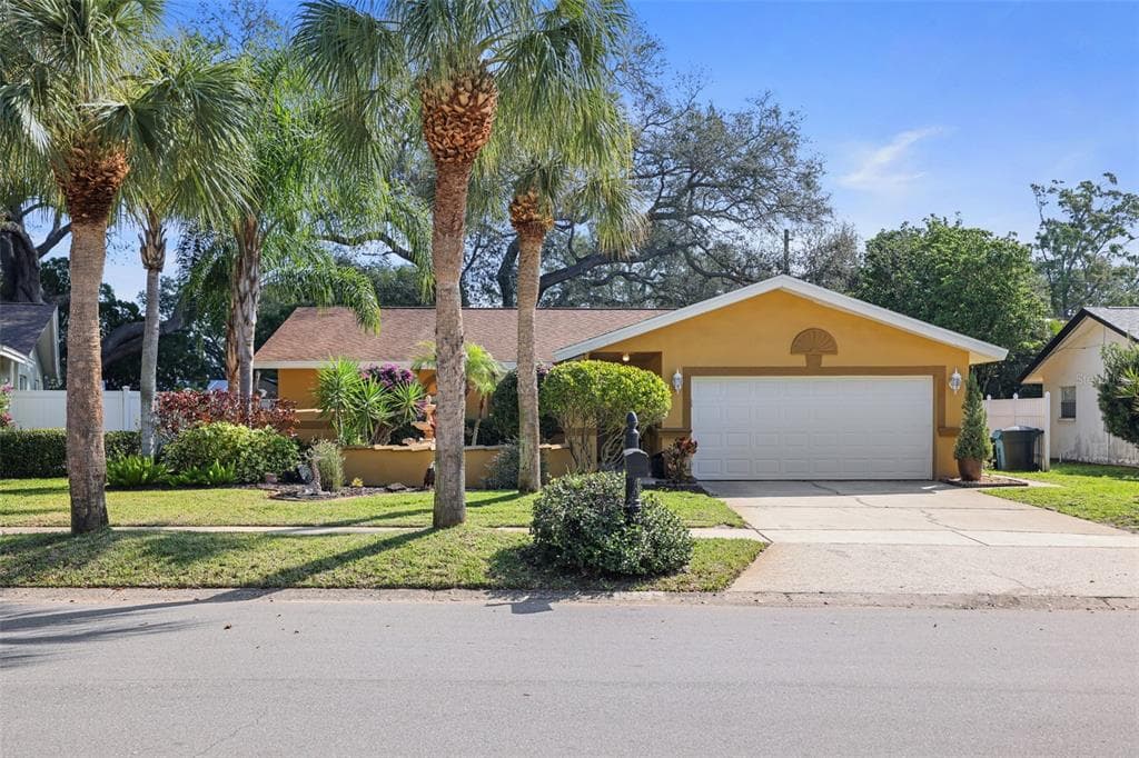 1381 AMBERLEA DRIVE E DUNEDIN, FL 34698