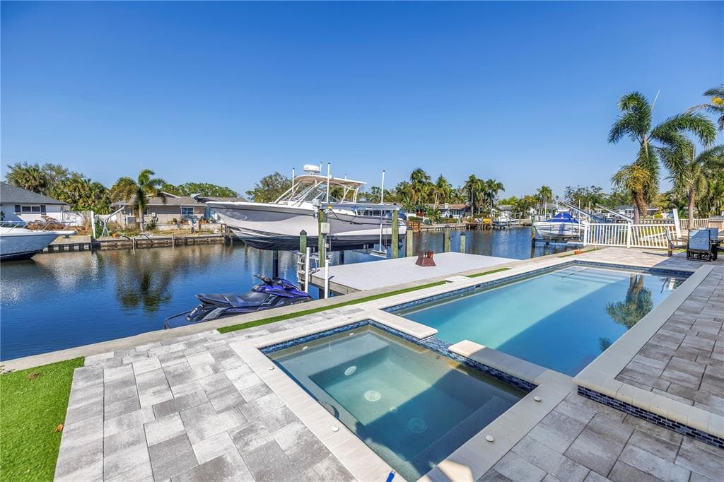 1467 52ND AVENUE NE ST PETERSBURG, FL 33703