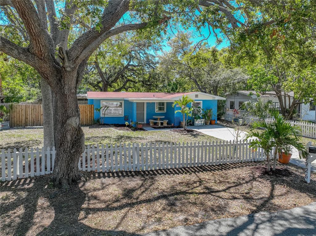 2926 W ELROD AVENUE TAMPA, FL 33611