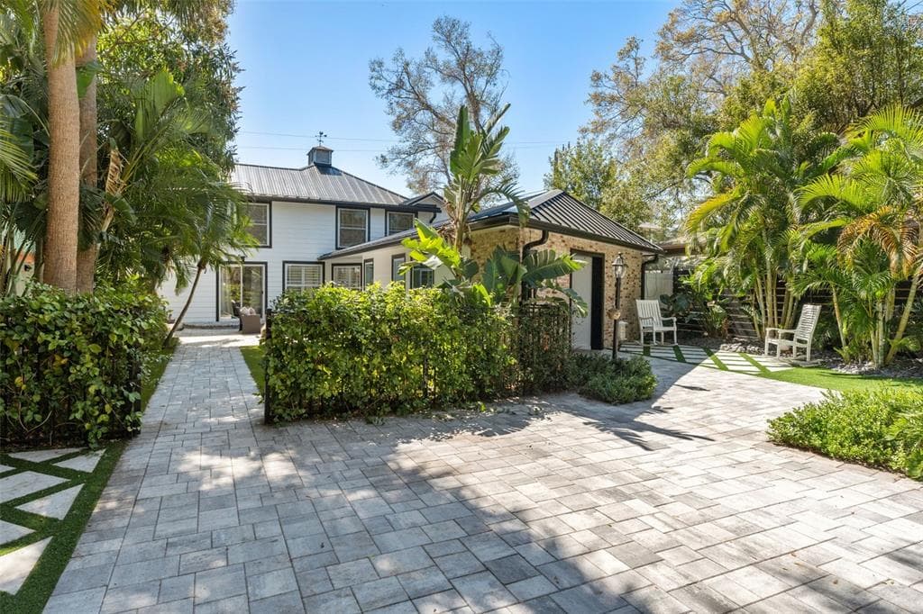 222 11TH AVENUE N ST PETERSBURG, FL 33701