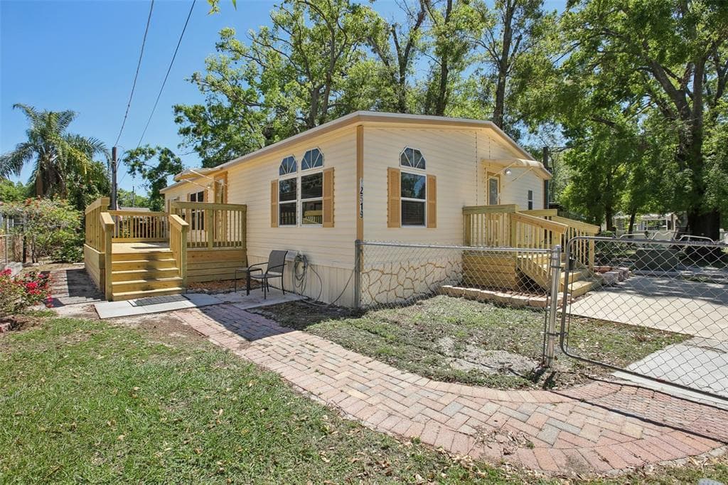 12519 CAMBRIDGE AVENUE TAMPA, FL 33624