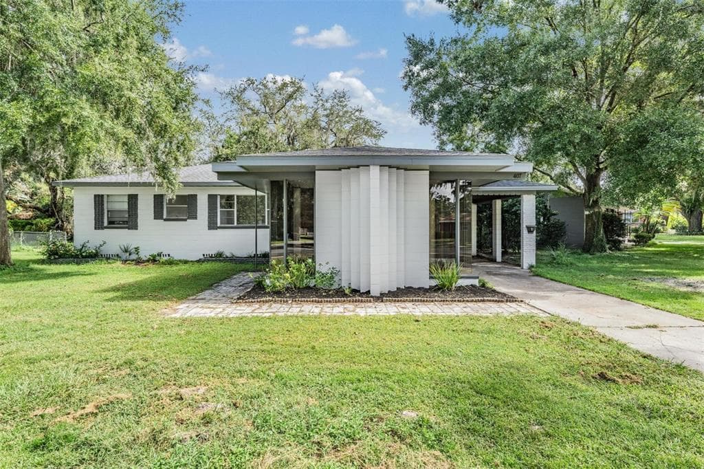 407 W OAK DRIVE