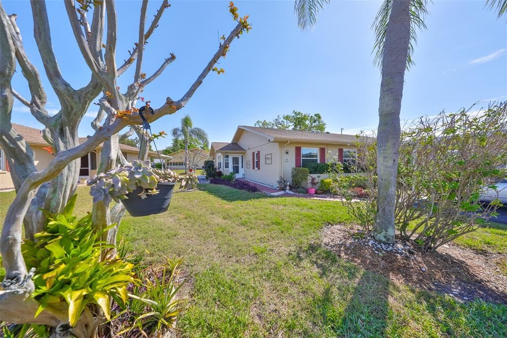 411 FARADAY TRAIL UNIT A SUN CITY CENTER, FL 33573