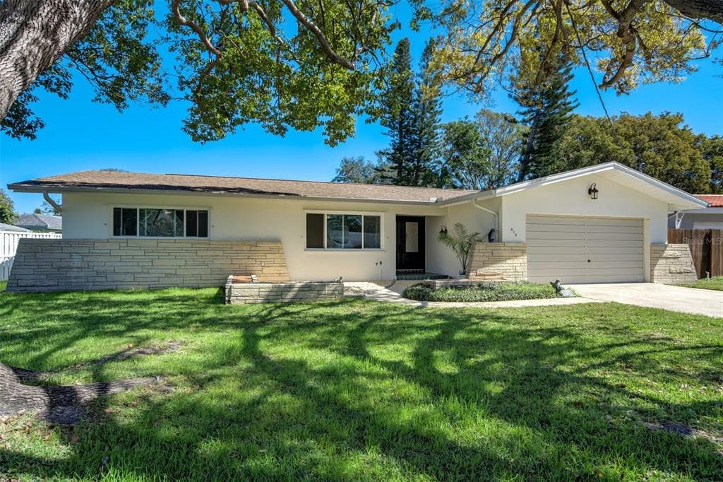 615 CORTEZ AVENUE BELLEAIR BLUFFS, FL 33770