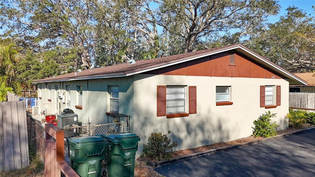 1305 DELBAR COURT
