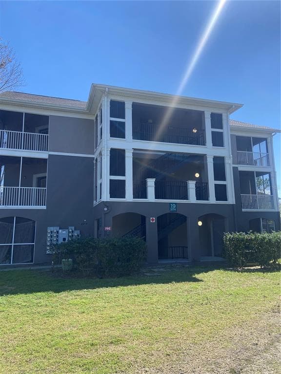 9314 CRESCENT LOOP CIRCLE UNIT 305 TAMPA, FL 33619