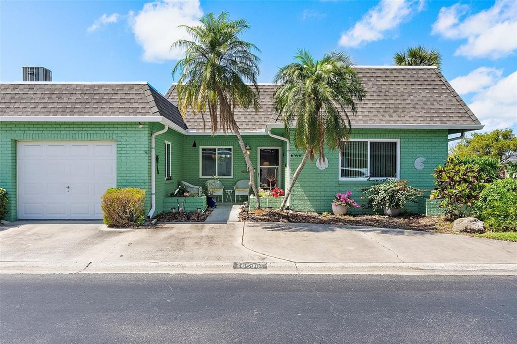 6590 GOLDEN HORSESHOE DRIVE