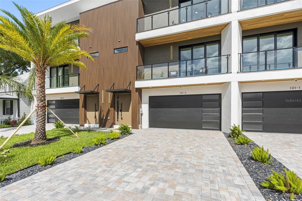 101 W WARREN AVENUE UNIT 2