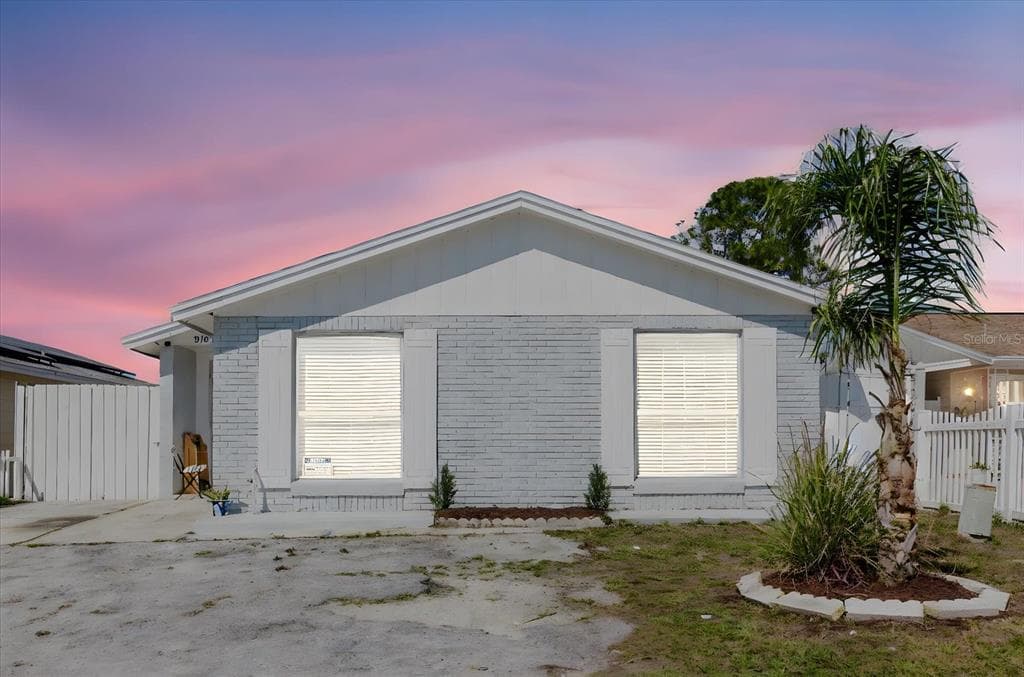 9105 SUFFIELD COURT TAMPA, FL 33615