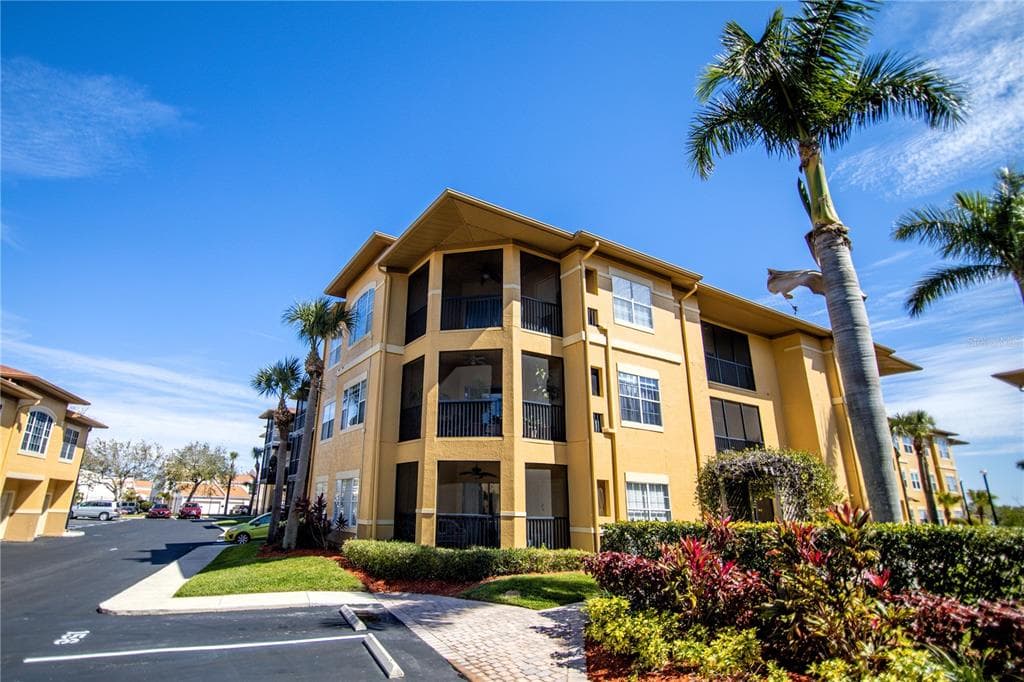 4323 BAYSIDE VILLAGE DRIVE UNIT 204 TAMPA, FL 33615