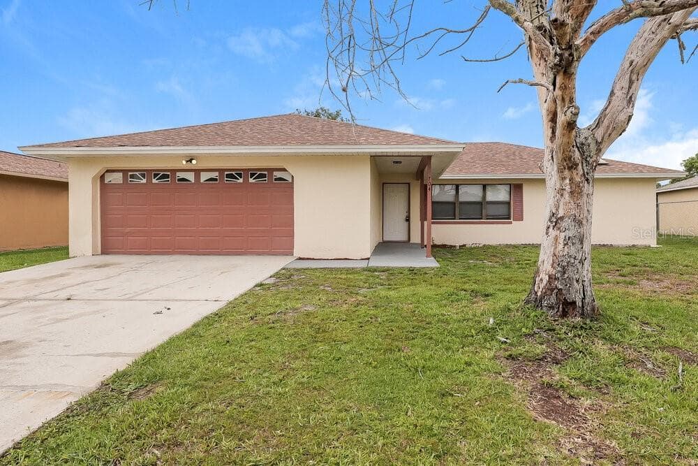 704 MADERIA COURT KISSIMMEE, FL 34758